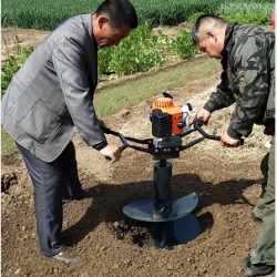 四轮车载式打坑机汽油二冲四冲程打洞种植机打桩机**施肥钻土机